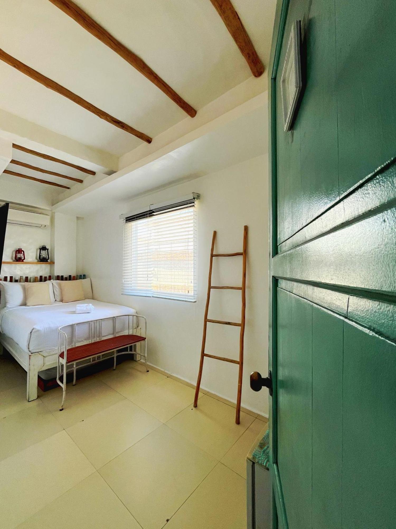 Lugar Bonito Hotel Balabag  Экстерьер фото