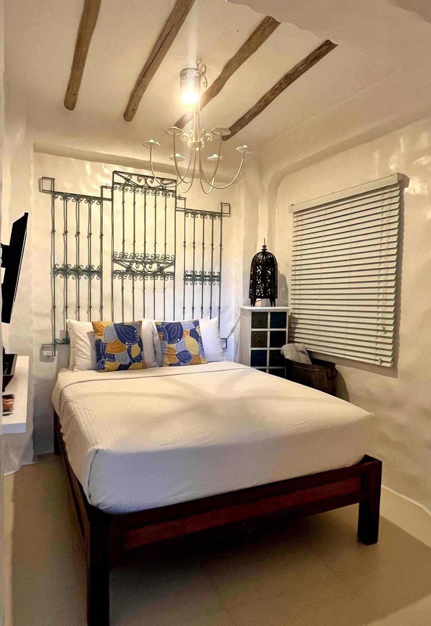 Lugar Bonito Hotel Balabag  Экстерьер фото