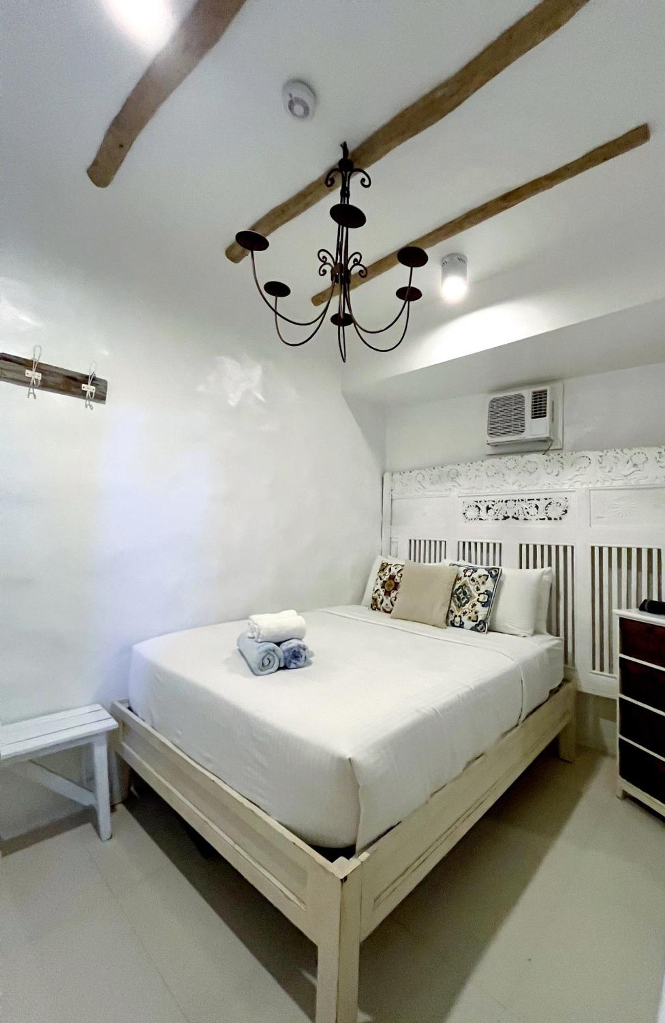 Lugar Bonito Hotel Balabag  Экстерьер фото