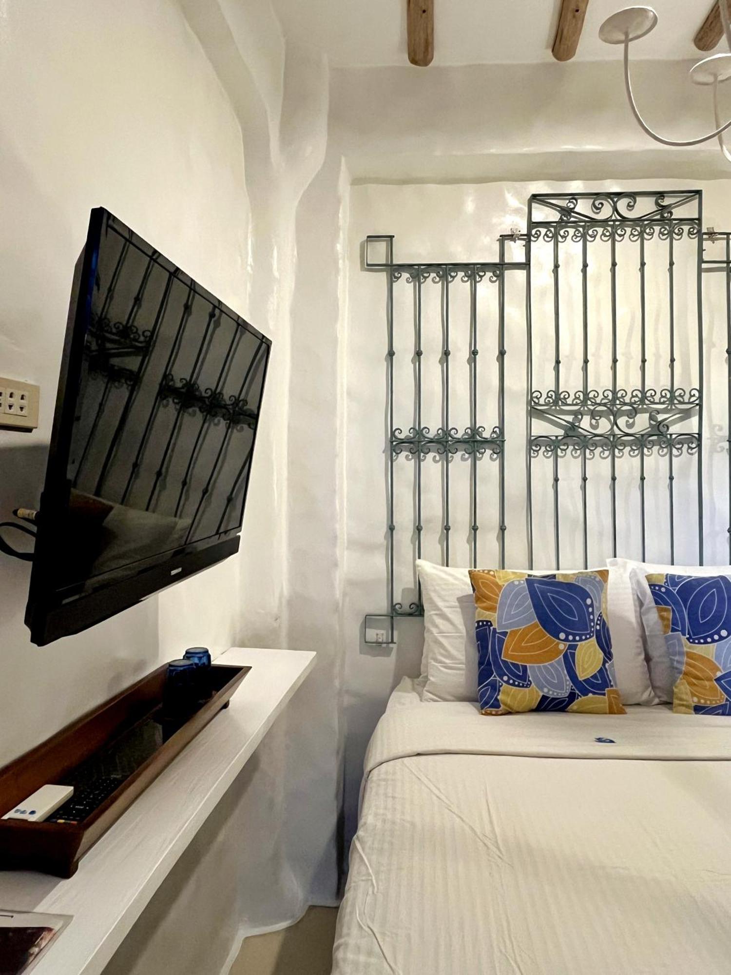 Lugar Bonito Hotel Balabag  Экстерьер фото