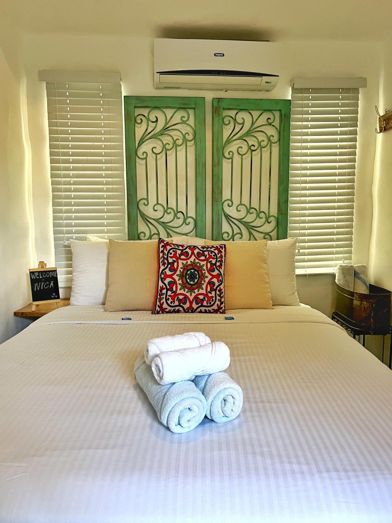 Lugar Bonito Hotel Balabag  Экстерьер фото