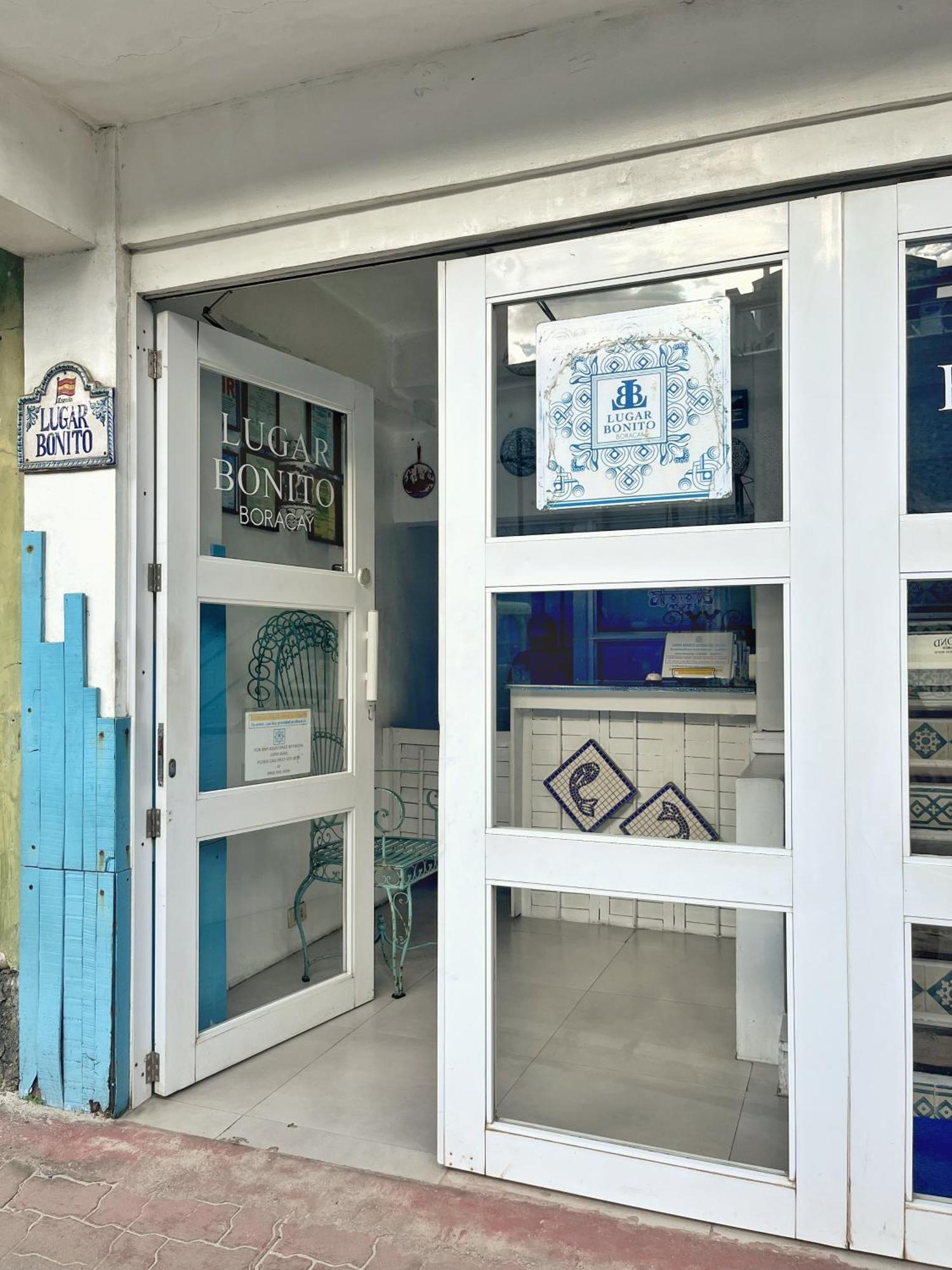 Lugar Bonito Hotel Balabag  Экстерьер фото